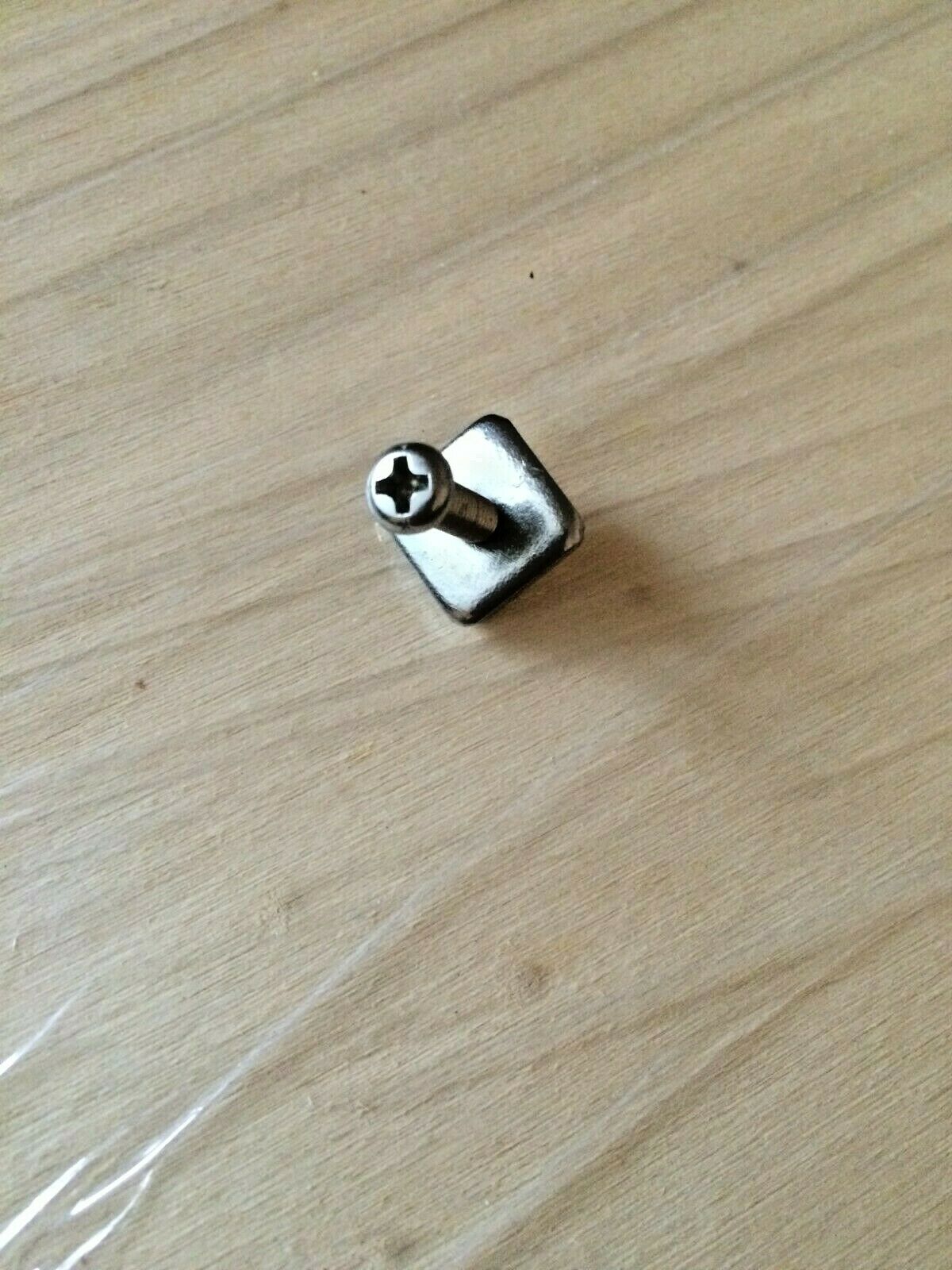 Schraube + Plättchen M4x20mm Edelstahl für US Box Finne