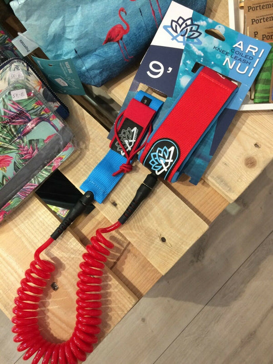 Leash von Ariinui / Sicherungsleine für SUP, spiralförmig, rot-blau